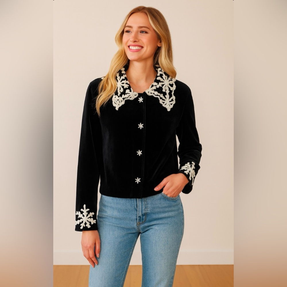 Vintage Black Velvet Blazer with Cream Detailing❄️✨